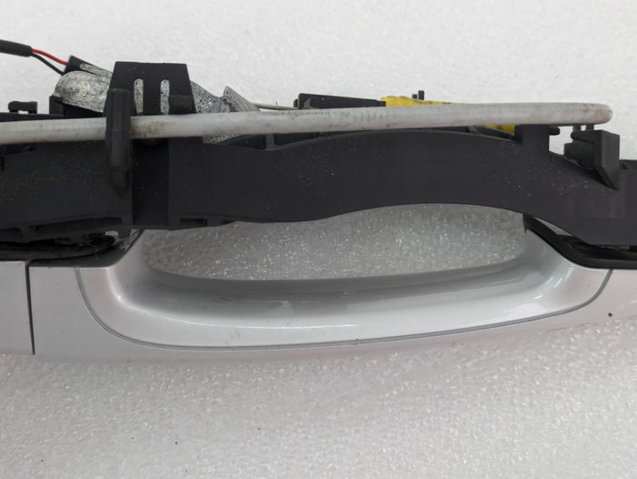BMW F22 F23 228xi M235xi 230xi M240xi Left/Driver Side Door Handle & Carrier Bracket Mineral White (A96)