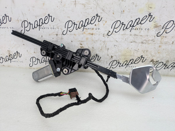 BMW G22 430ix Coupe Left/Driver Side Seatbelt Handover Feeder Motor Assembly 5A05245