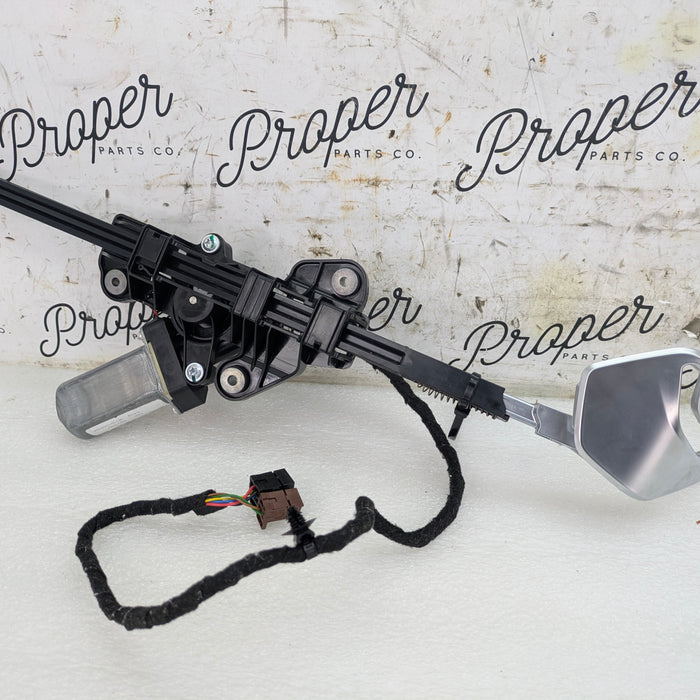 BMW G22 430ix Coupe Left/Driver Side Seatbelt Handover Feeder Motor Assembly 5A05245