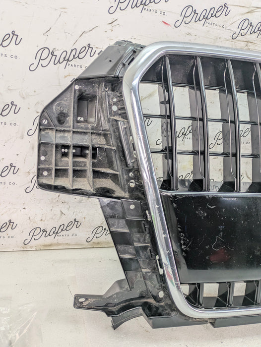 2015 Audi 8U Q3 Front Center Bumper Grille 8U0853653 *DAMAGED*