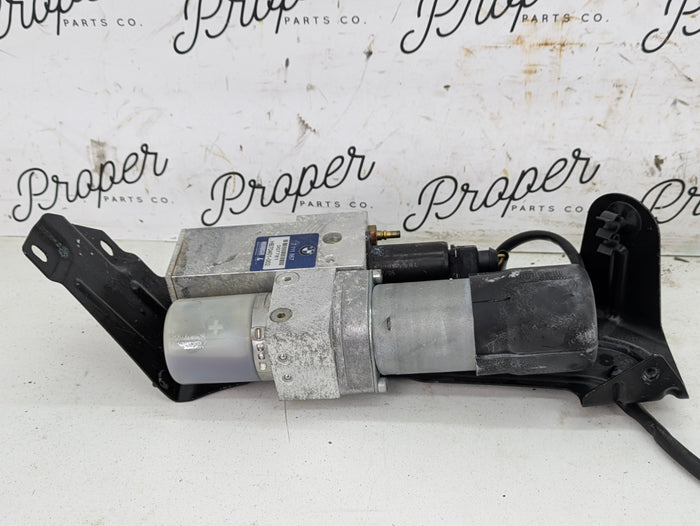 BMW E61 530xi 535xi 525xi Wagon Rear Hatch Trunk Hydraulic Lift Pump 7111867