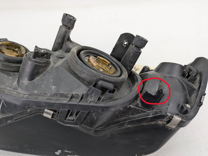 BMW Z3 M Roadster Front Right Headlight White Indicator 8386048 *Damaged*