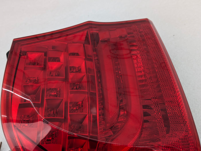 BMW E90 335xi 328xi 325xi 323i LCI Left/Driver Side Rear Outer Tail Light 7289429 *NOTE*