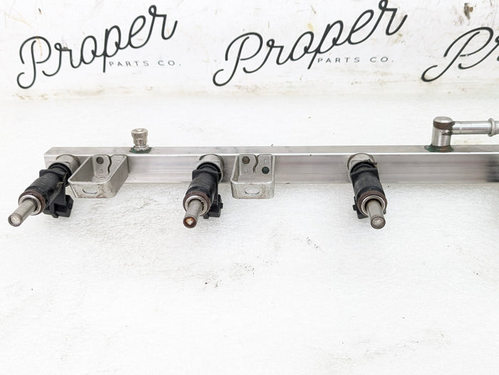 BMW E90 E91 E92 E93 325xi 330xi 328xi 323i N52 Engine Fuel Rail & Injectors 7542541/7531634