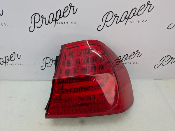 BMW E90 335xi 325xi 328xi 323i LCI Right/Passenger Side Rear Outer Tail Light 7289430 *NOTE*