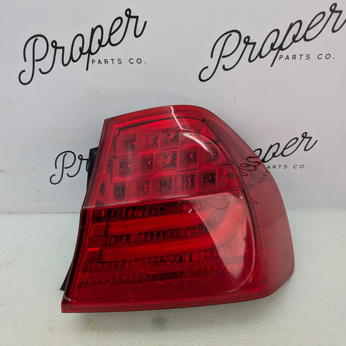 BMW E90 335xi 325xi 328xi 323i LCI Right/Passenger Side Rear Outer Tail Light 7289430 *NOTE*