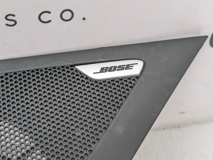 Chevrolet C7 Corvette Stingray Left/Driver Side Door Bose Audio Grill & Lock Button APY45786/22916532