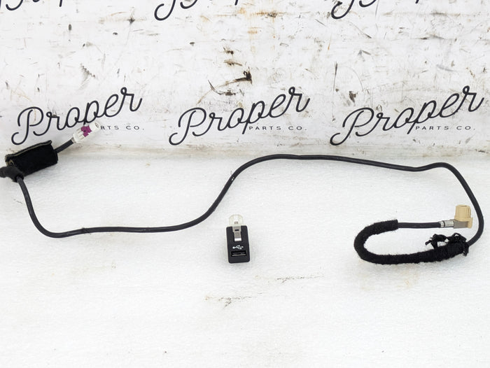 BMW E92 E93 E90 E91 335xi M3 330xi 328xi 325xi 323i USB Plug & Wiring Harness 9237656