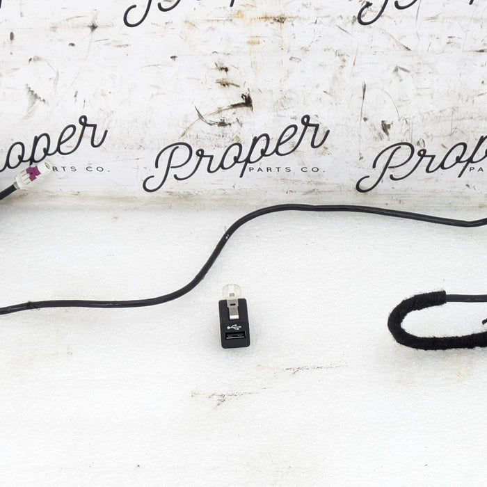 BMW E92 E93 E90 E91 335xi M3 330xi 328xi 325xi 323i USB Plug & Wiring Harness 9237656