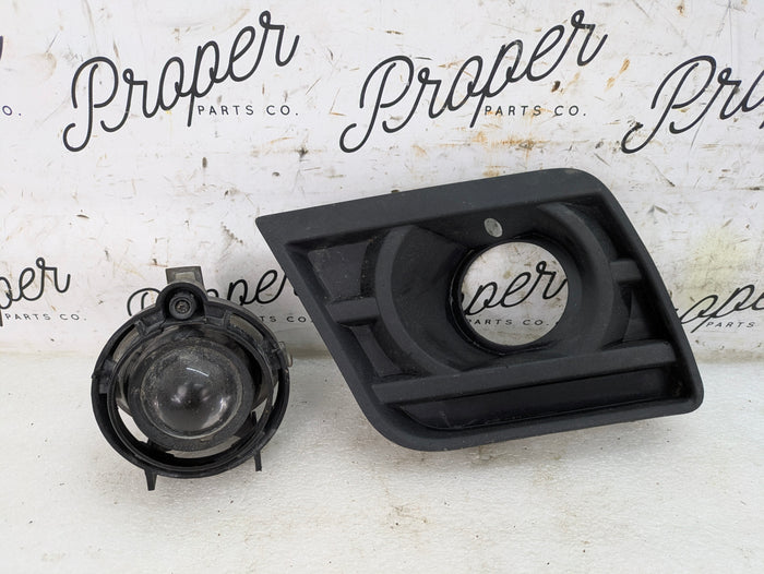 2015 Chevrolet 5th Gen Camaro 2SS Driver Side Left Halogen Fog Light Assembly & Bumper Trim 22830038/22829542