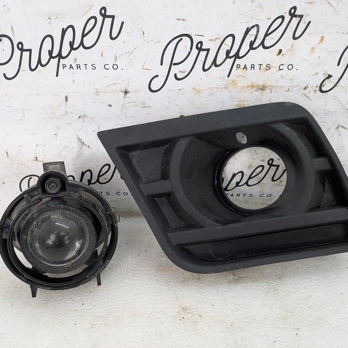 2015 Chevrolet 5th Gen Camaro 2SS Driver Side Left Halogen Fog Light Assembly & Bumper Trim 22830038/22829542