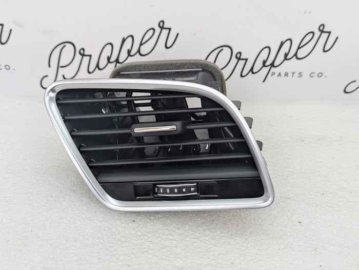 2016-2018 Audi 8U Q3 Front Right Dash Vent Heater A/C Grille 8U1820902