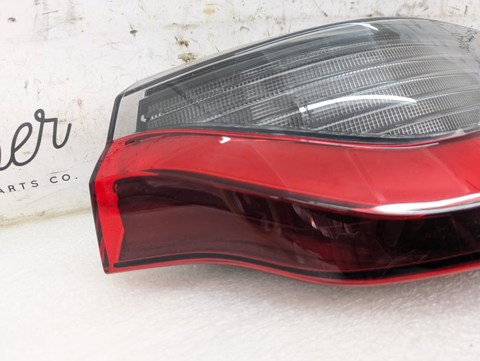 BMW G22 G26 430ix M440ix G82 M4 Pre-LCI Rear Right/Passenger Side Outer LED Tail Light Assembly 63217477606