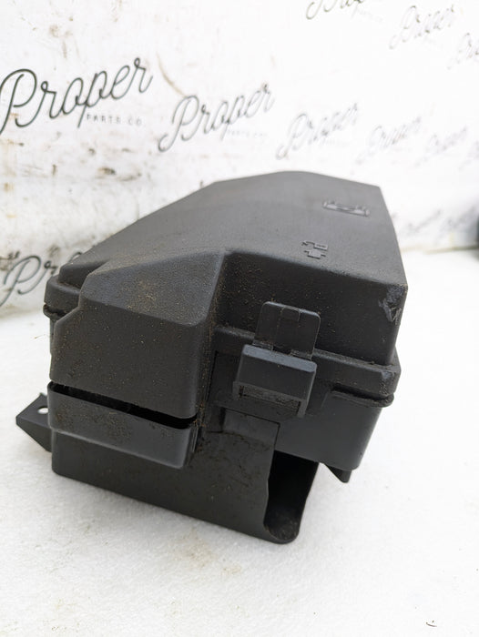 2015 Chevrolet 5th Gen Camaro 2SS Main Engine Bay Compartment Fuse Box Panel Relay Junction 22760635