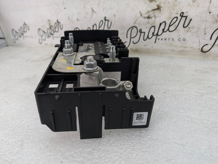 Chevrolet C7 Corvette Stingray Z51 Positive Battery Terminal Junction Fuse Block 84314829