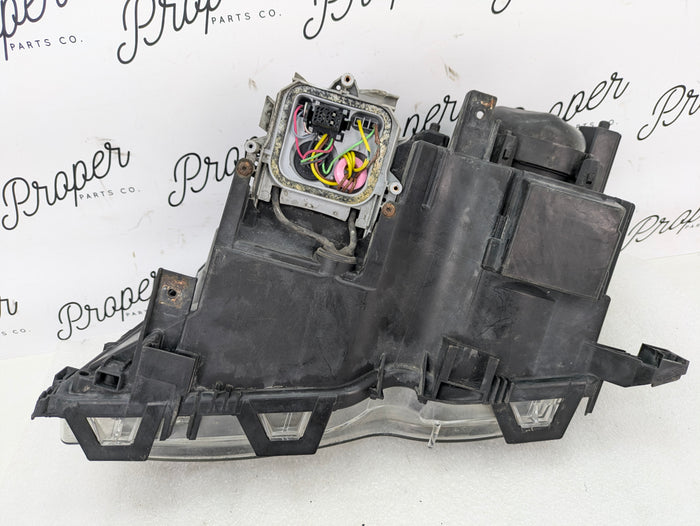 BMW E46 330i 325i Sedan Wagon LCI Front Right Bi-Xenon Headlight 6910978 *For Parts*