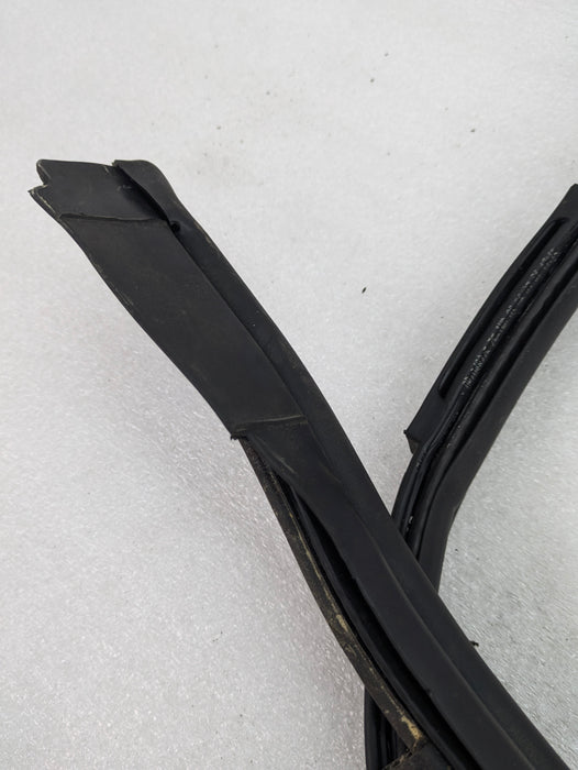 Porsche 996.2 911 Carrera 4 Cabriolet Convertible Tonneau Cover Weatherstrip Rubber Seal Gasket 99651421102