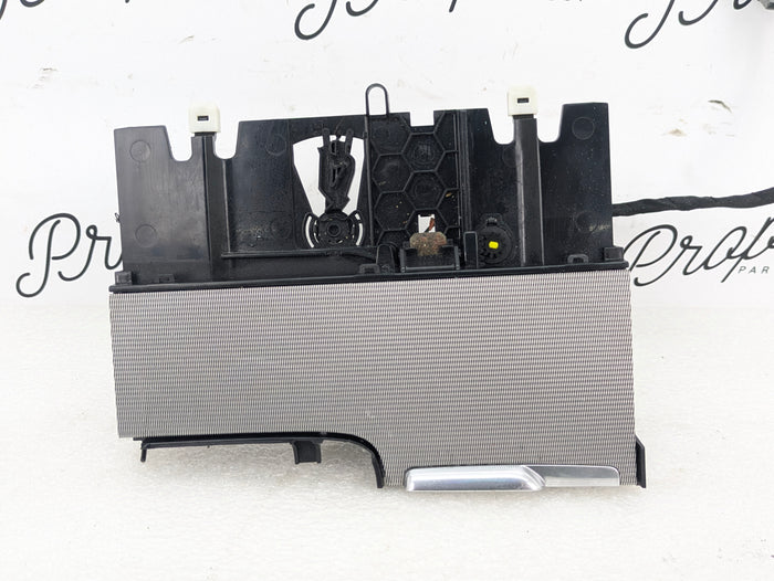 2021 Volvo V60 T6 R-Design Center Console Storage W/12V Power Outlet & Silver Trim 31398028/32275471