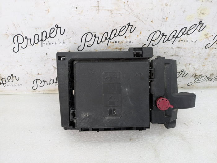 2018 Chevrolet 6th Gen Camaro 2SS 6.2L V8 Engine Bay Junction Box Fuse Panel 84315889 *DAMAGED*