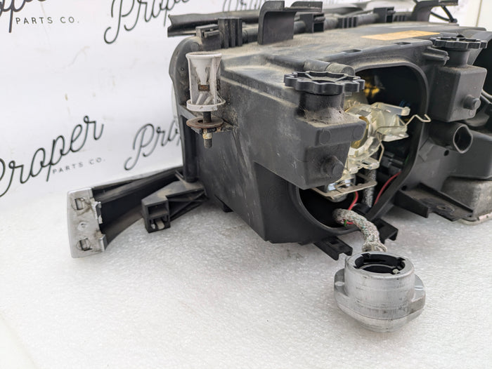 BMW E46 330i 325i Sedan Wagon LCI Front Right Bi-Xenon ZKW Headlight 7165833 *For Parts*