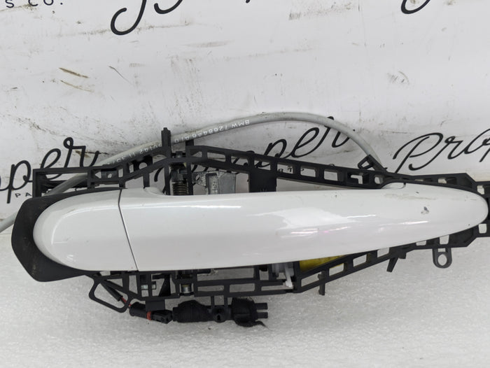 BMW F22 F23 228xi M235xi 230xi M240xi Left/Driver Side Door Handle & Carrier Bracket Mineral White (A96)
