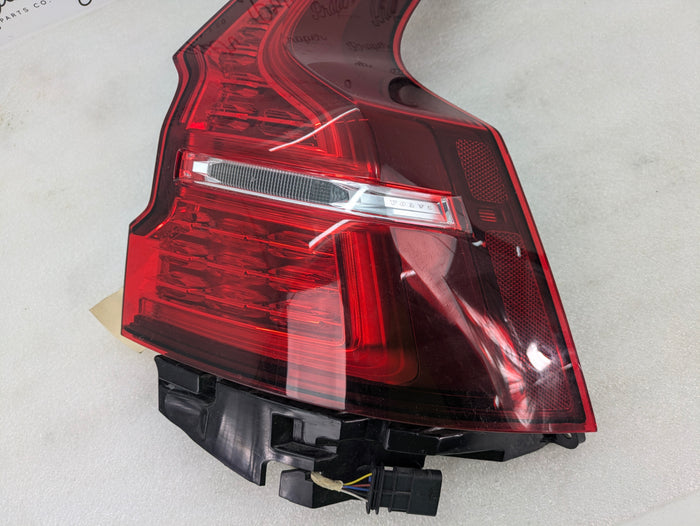 2021 Volvo V60 T6 R-Design Rear Right/Passenger Side Outer Tail Light 32291361