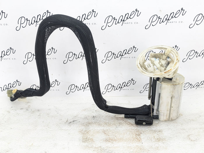 BMW E60 E61 M5/E63 E64 M6 Fuel Pump W/Level Sensor Right 6764141/16117373524 *DAMAGED*