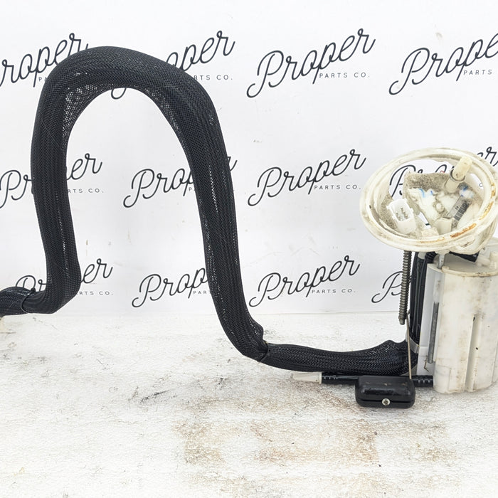 BMW E60 E61 M5/E63 E64 M6 Fuel Pump W/Level Sensor Right 6764141/16117373524 *DAMAGED*