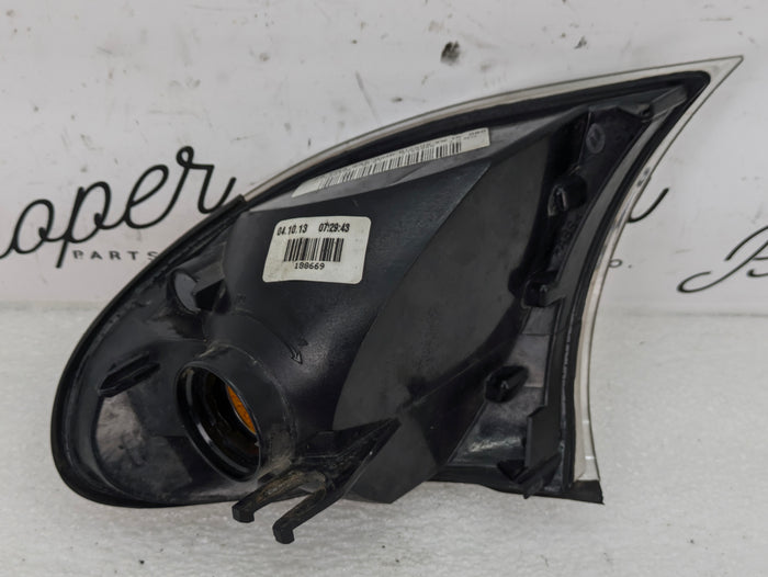 BMW E46B 330i 325i 320i Sedan/Wagon Front Right Amber Black Turn Signal 7165860/6915382