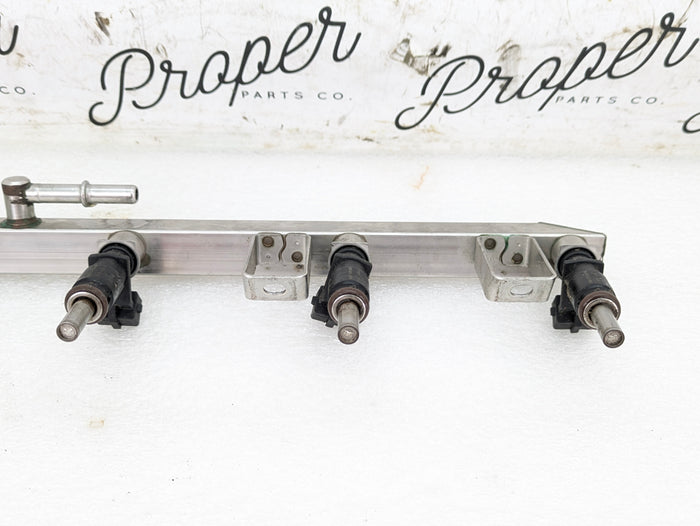 BMW E90 E91 E92 E93 325xi 330xi 328xi 323i N52 Engine Fuel Rail & Injectors 7542541/7531634