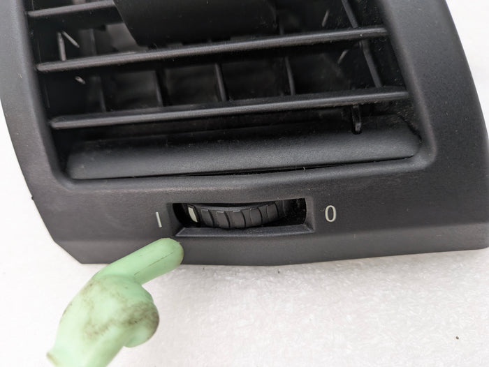 BMW E82 E88 135i 128i Right/Passenger Side Dashboard Air Vent 7059188 *DAMAGED*