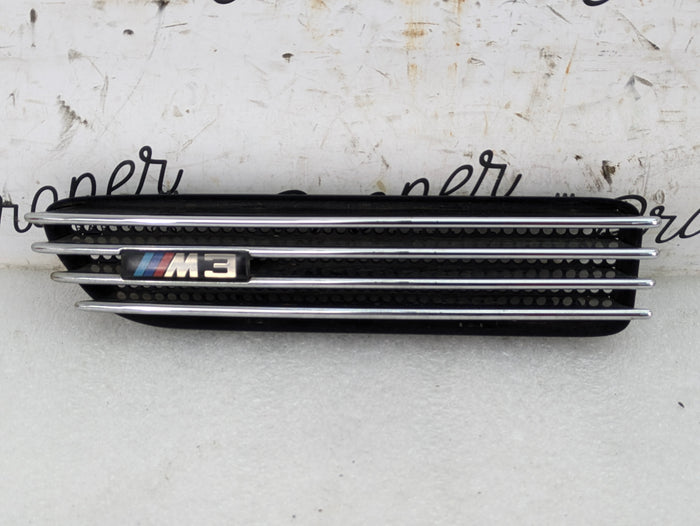 BMW E46 M3 Fender Grille Vent Set Pair Left/Right 2694608/2694607