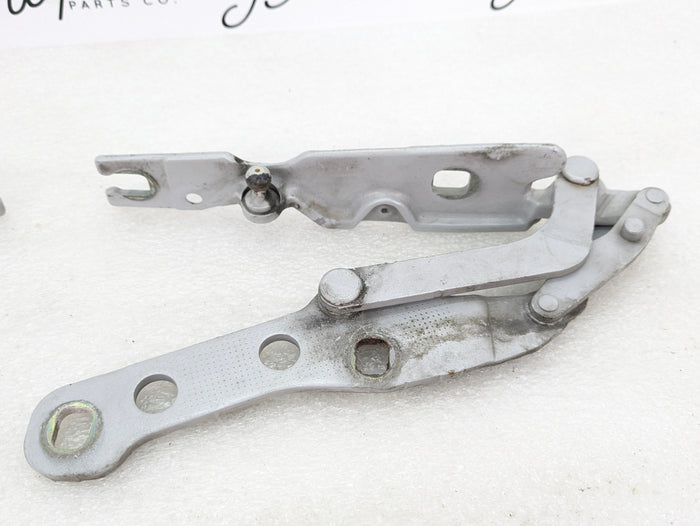 BMW E46 M3 330i 328i 325i 323i Front Hood Hinge Left Right Alpine White Set 41617028577/41617028578