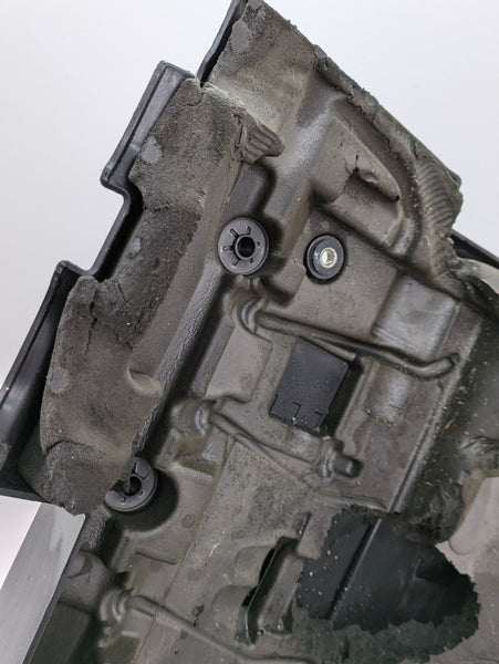 BMW E82 E88 E90 E92 E93 335i 335is 335xi N54 Engine Coil Pack Cylinder Head Cover Trim 11127575036 *Damaged*
