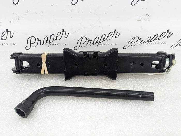 2021 Volvo V60 T6 R-Design Emergency Spare Wheel Tire Jack Lug Wrench Tools 31680566/31381637