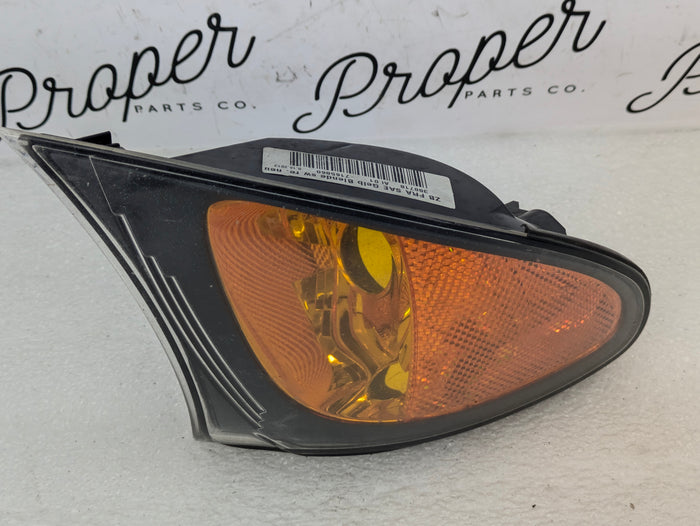BMW E46B 330i 325i 320i Sedan/Wagon Front Right Amber Black Turn Signal 7165860/6915382