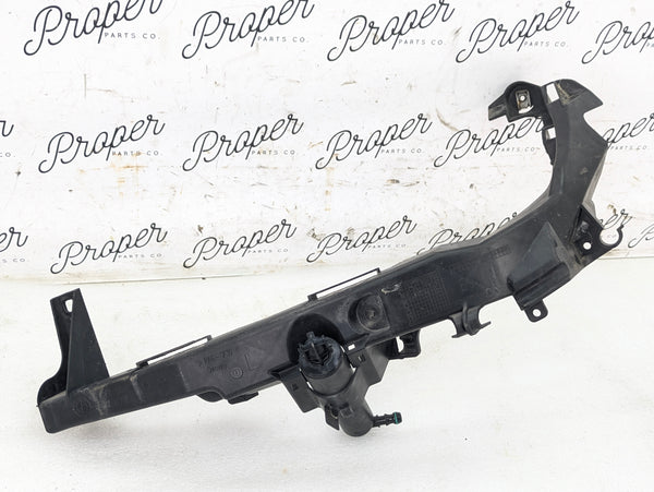 BMW E90 E91 335xi 335d 328xi 323i LCI Left/Driver Side Headlight Mounting Bracket 7138401