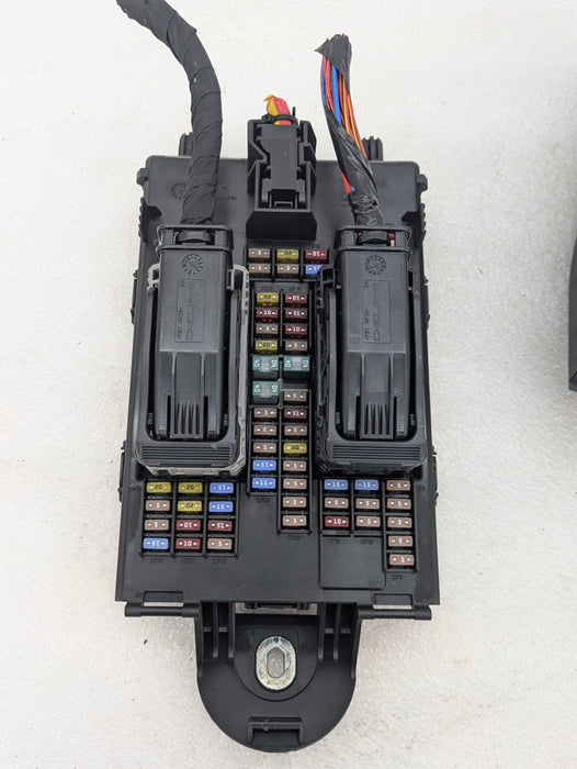 2021 Volvo V60 T6 R-Design Interior Cabin Fuse Relay Box Block Module 32142591