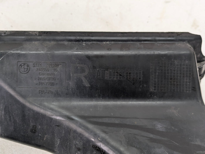 BMW E90 E91 335xi M Sport Front Right Brake Oil Cooler Air Duct 7891384 *Damage*