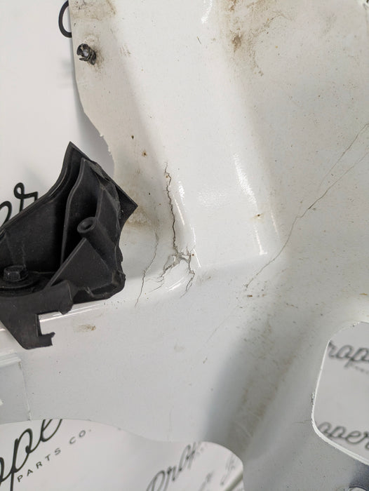 Chevrolet C7 Corvette Stingray Front Right/Passenger Side Fender Arctic White (G8G) *DAMAGED*