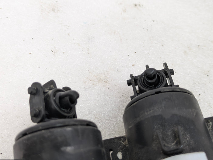 BMW E92 E93 335xi 328xi LCI Left/Right Headlight Washer Spray Nozzles 4872039