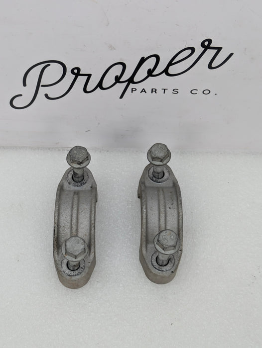 Chevrolet C7 Corvette Stingray Front Stabilizer Anti-Roll Sway Bar Mounting Bracket Set Pair