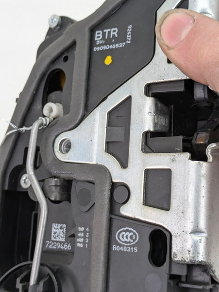 BMW E90 E91 3 Series Sedan/Wagon Door Lock Latch Actuator Front Right 7229466