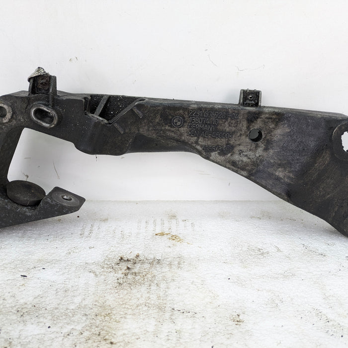 BMW E90 E91 E92 335xi 328xi AWD Transmission Gearbox Cross Member Support Bracket 6769281