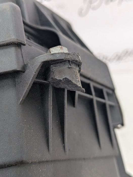 BMW E60 E61 M5/E63 E64 M6 Right/Passenger Side Intake Air Box Filter Housing & MAF 7839023/7834213