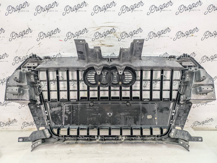 2015 Audi 8U Q3 Front Center Bumper Grille 8U0853653 *DAMAGED*