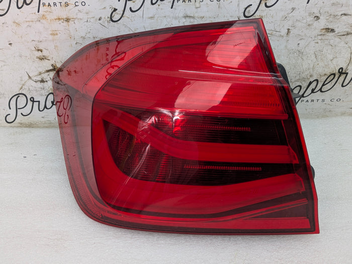 BMW F30 340xi 330i 328i 328d 320i LCI Left/Driver Side Rear Outer LED Tail Light 7369115