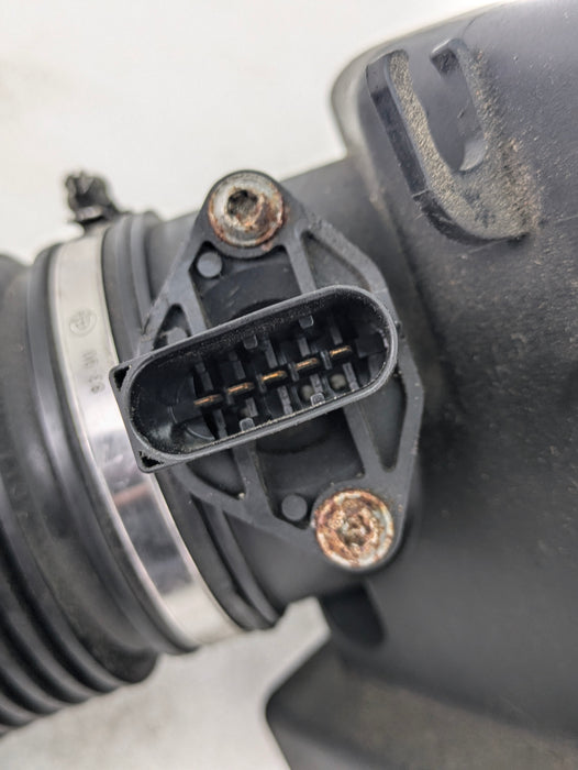 BMW E60 E61 M5/E63 E64 M6 Left/Driver Side Intake Air Box Filter Housing Top & MAF 13717853884/7834213 *DAMAGED*