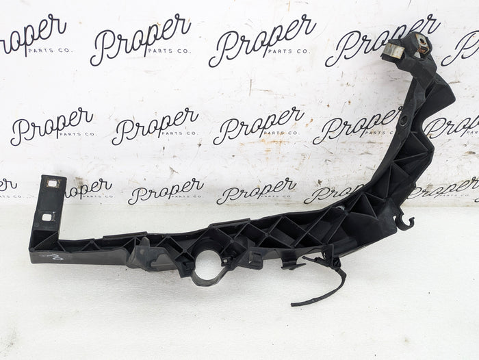 BMW E90 E91 325xi 335xi 330xi 328xi 323i Pre-LCI Right/Passenger Side Headlight Mounting Bracket 7116708