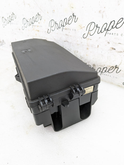 2015 Chevrolet 5th Gen Camaro 2SS Main Engine Bay Compartment Fuse Box Panel Relay Junction 22760635